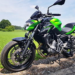 Kawasaki Z650 der Fahrschule